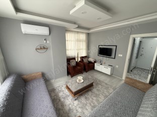 DUTLUBAHÇEDE CADDE YAKINI KATTA GENİŞ AYRI MUTFAK ASANSÖRLÜ 1+1