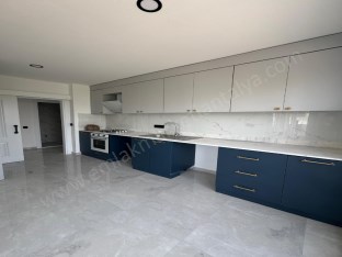 AYANOĞLUNDA SİTE İÇİ ÇİFT BALKONLU ARAKAT 3+1