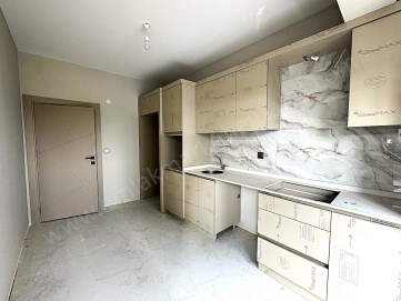 KIZILTOPRAKTA ÇİFT BANYOLU KATTA SIFIR GENİŞ 2+1 DAİRE