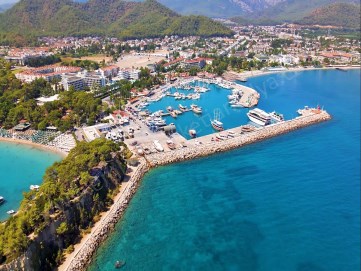 KEMER MERKEZDE  DENİZE 250 METRE MESAFEDE DEVREN KİRALIK 3 YILDIZLI OTEL