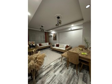 MEVLANA CADDESİNE 2 SOKAK MESAFEDE , İÇİ LÜKS KATTA 2+1