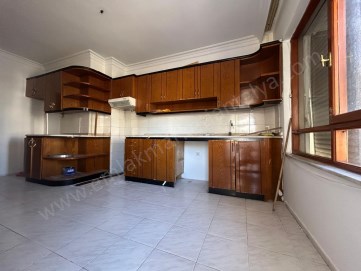 MUHTEŞEM LOKASYONDA CADDE ÜZERİ ARAKAT 3+1 DAİRE