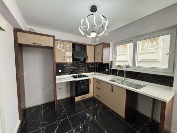 KONYAALTI SAHİLİNE YÜRÜYÜŞ MESAFESİNDE İÇİ YAPILI 2+1