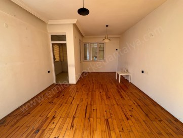 SERVİS GÜZERGAHINDA , ARAKAT , GENİŞ 3+1 KİRALIK