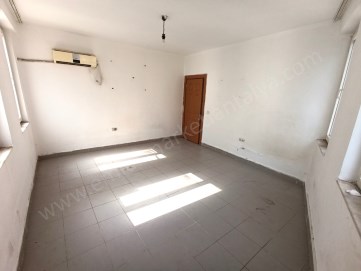 MARKANTALYA KARŞISI , BANKALAR ARKASI OTOPARKLI SATILIK OFİS