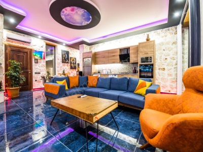 Kaşta Lüks Yapılı Villa Yatırımlık Full Eşyalı Satılık Tarla Bezirgan Mah