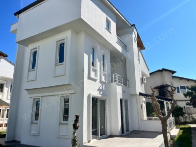 3+1 Site İçi Denize Golf Hotellere Yakın Cadde Üzerinde Satılık Villa Serik Kadriye Mah