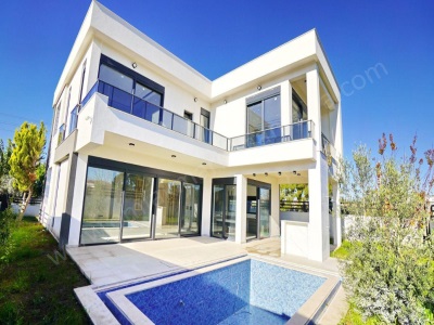 Müstakil Otoparklı Bahçeli Havuzlu Geniş Kullanım Alanı 5+1 Satılık Villa Döşemealtı Yeşilbayır Mah