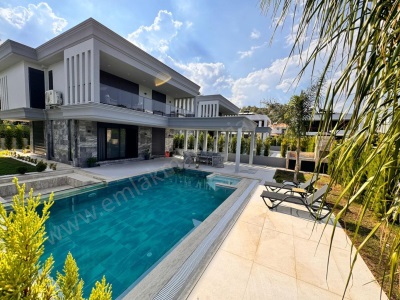 Lüks Müstakil 3+1 Havuzlu Eşyalı Erkezi Yerden Isıtma Oto Garaj Ve 724 Kamera Satılık Villa Kemer Çamyuva Mah