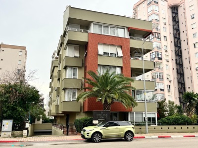 Bahçe Kullanımlı Y Giriş 3+1 Ebeveyn Banyolu D Gazlı Otoparklı Satılık Daire Muratpaşa Yeşilbahçe Mah