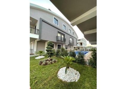 Lara Plajına 1 Km Full Eşyalı Havuzlu Sitede Villa Tadında Bahçe Katı 2+1 Satılık Daire Muratpaşa Güzeloba Mah