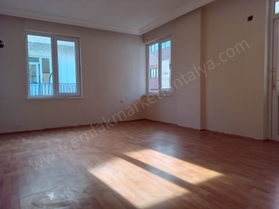 Tramvay Yakını Katta Ayrı Mutfak 2+1 Satılık Daire Kepez Yeni Mah