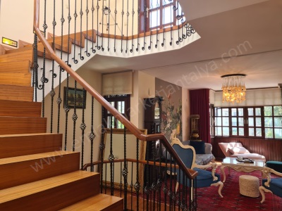 Antalya Lara Denize Sahile Yakın 300 M² Havuzlu 4+2 Müstakil Satılık Villa Muratpaşa Güzeloba Mah