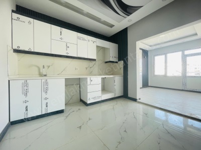 Güllük Caddesi Üzerinde İçi Full Yenilenmiş Arakat 2+1 Satılık Daire Muratpaşa Kızılsaray Mah