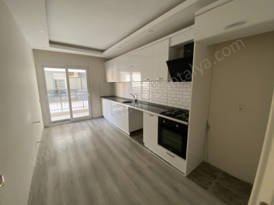 Konyaaltı Caddesine 1 Dk Arakat Geniş 2+1 Satılık Daire Muratpaşa Bahçelievler Mah