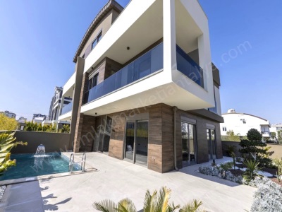 Denize Plajlara 3 Dakika Havuzlu Ultra Lüks 4+1 Satılık Villa Muratpaşa Güzeloba Mah