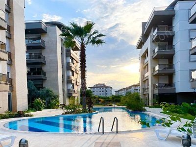 Ultra Lüks Konaklarda Denize 1 Km Mesafede 3+1 Havuzlu Otoparklı 724 Güvenlik Satılık Daire Konyaaltı Uluç Mah