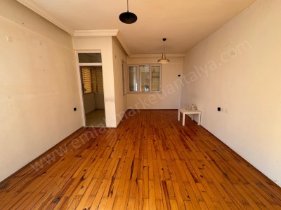 Servis Güzergahında Arakat Geniş 3+1 Kiralık Daire Muratpaşa Etiler Mah