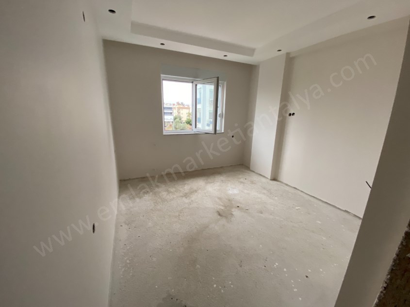 VARSAK KARŞIYAKADA KATTA  GENİŞ 1+1