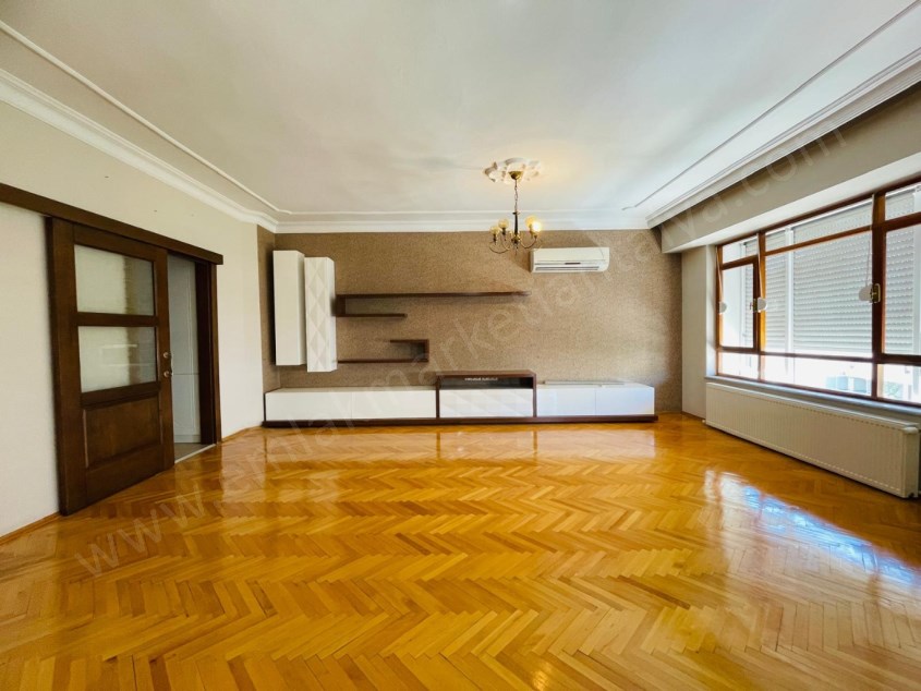 ZERDALİLİĞİN EN MUHTEŞEM LOKASYONUNDA ASANSÖRLÜ AYRI MUTFAK 3+1