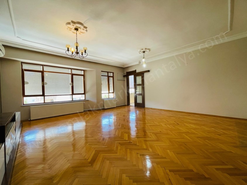 ZERDALİLİĞİN EN MUHTEŞEM LOKASYONUNDA ASANSÖRLÜ AYRI MUTFAK 3+1