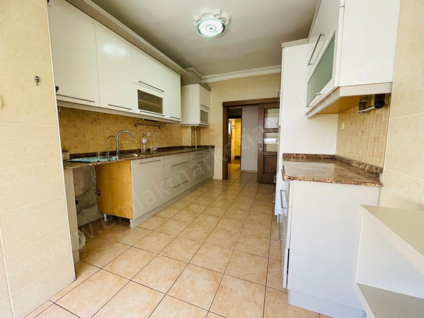 ZERDALİLİĞİN EN MUHTEŞEM LOKASYONUNDA ASANSÖRLÜ AYRI MUTFAK 3+1