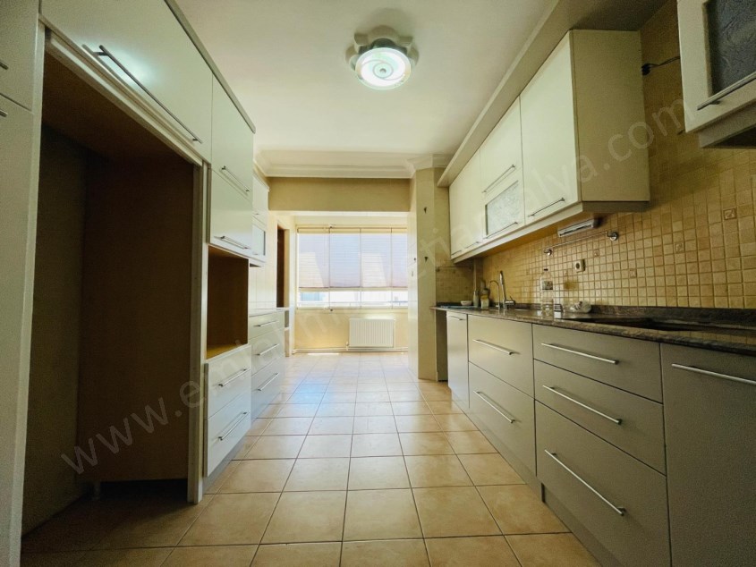 ZERDALİLİĞİN EN MUHTEŞEM LOKASYONUNDA ASANSÖRLÜ AYRI MUTFAK 3+1
