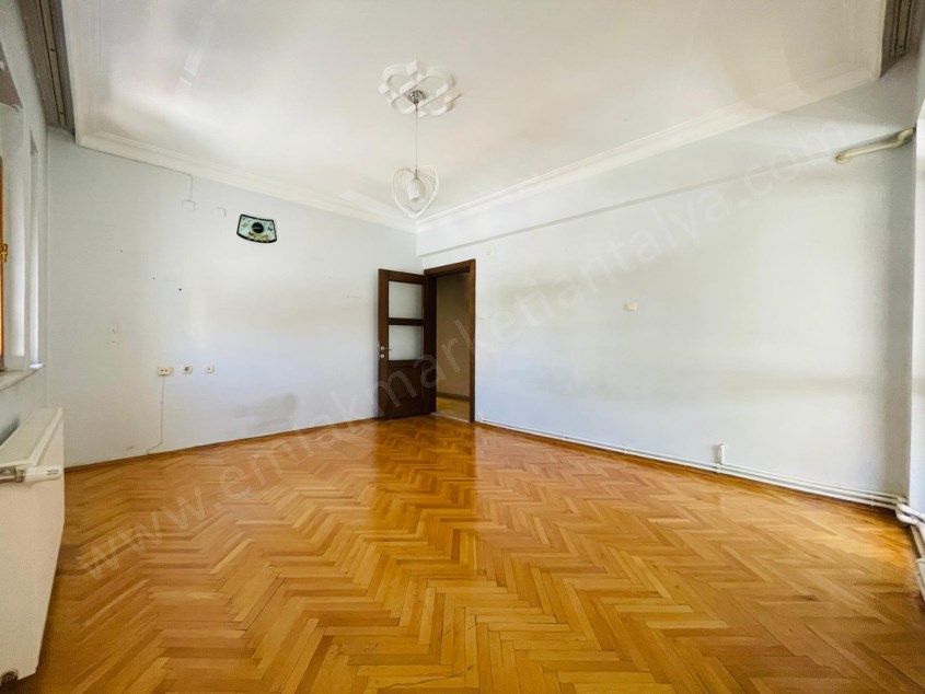 ZERDALİLİĞİN EN MUHTEŞEM LOKASYONUNDA ASANSÖRLÜ AYRI MUTFAK 3+1