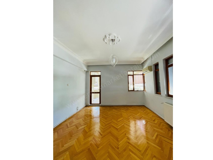 ZERDALİLİĞİN EN MUHTEŞEM LOKASYONUNDA ASANSÖRLÜ AYRI MUTFAK 3+1