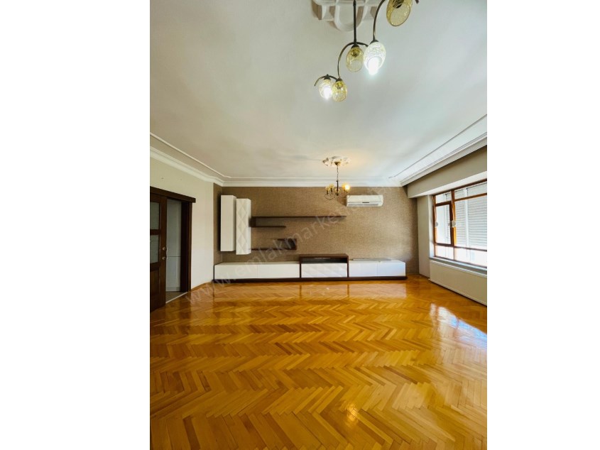 ZERDALİLİĞİN EN MUHTEŞEM LOKASYONUNDA ASANSÖRLÜ AYRI MUTFAK 3+1