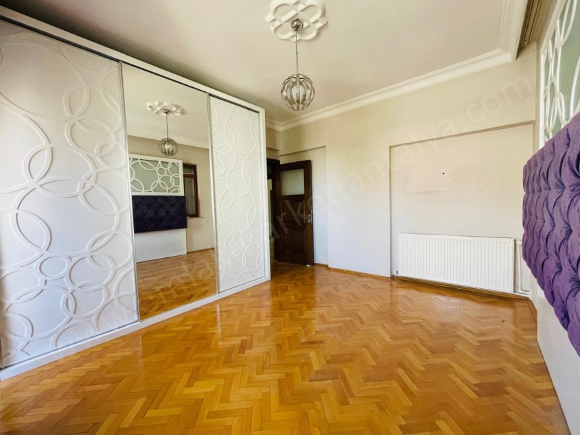 ZERDALİLİĞİN EN MUHTEŞEM LOKASYONUNDA ASANSÖRLÜ AYRI MUTFAK 3+1