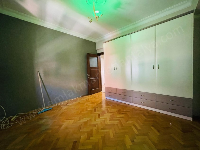 ZERDALİLİĞİN EN MUHTEŞEM LOKASYONUNDA ASANSÖRLÜ AYRI MUTFAK 3+1