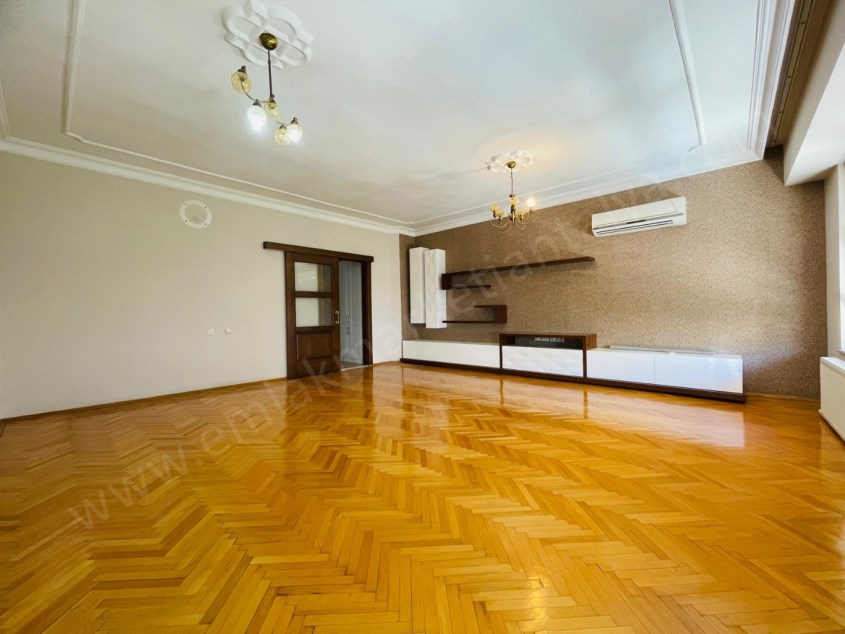 ZERDALİLİĞİN EN MUHTEŞEM LOKASYONUNDA ASANSÖRLÜ AYRI MUTFAK 3+1