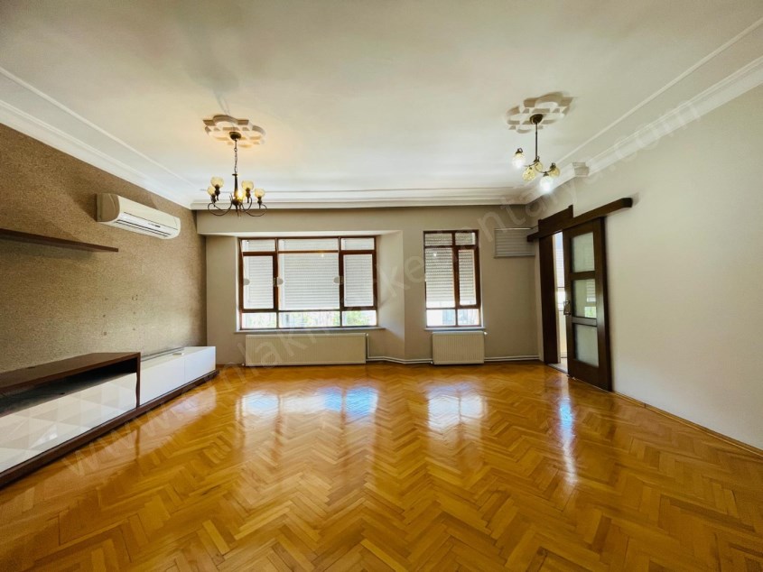 ZERDALİLİĞİN EN MUHTEŞEM LOKASYONUNDA ASANSÖRLÜ AYRI MUTFAK 3+1