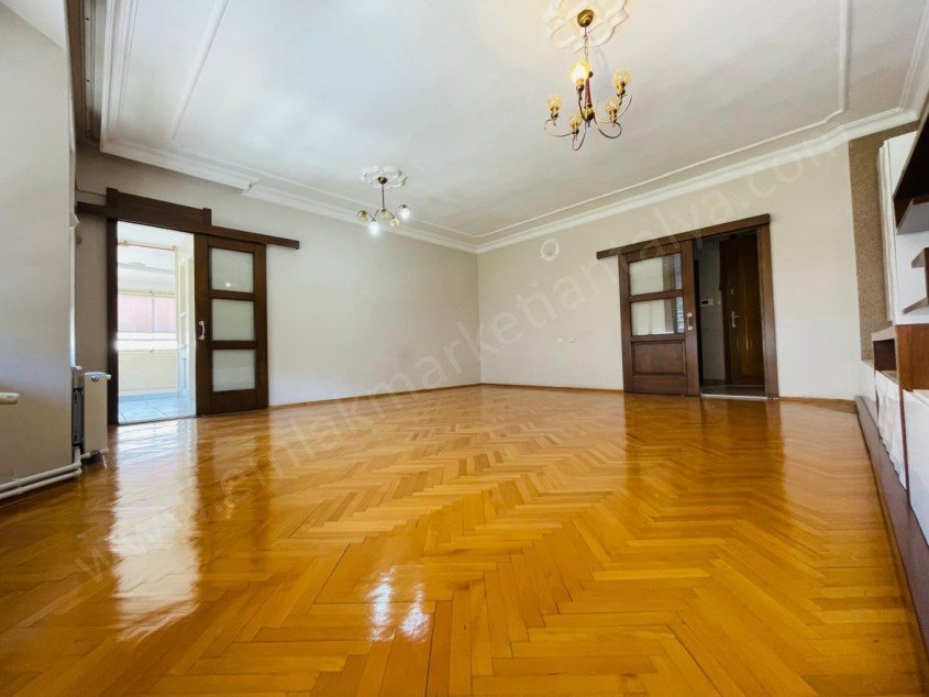 ZERDALİLİĞİN EN MUHTEŞEM LOKASYONUNDA ASANSÖRLÜ AYRI MUTFAK 3+1