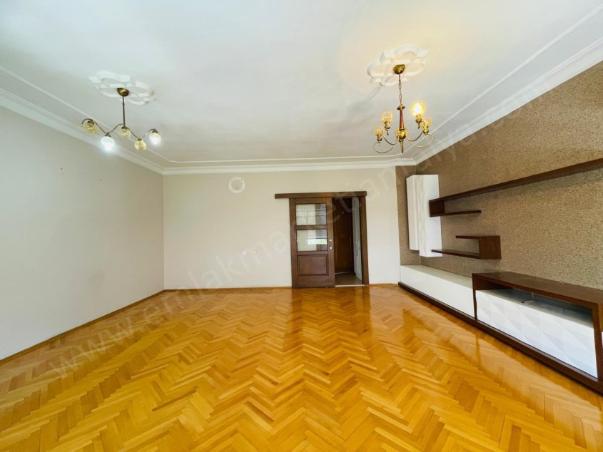 ZERDALİLİĞİN EN MUHTEŞEM LOKASYONUNDA ASANSÖRLÜ AYRI MUTFAK 3+1