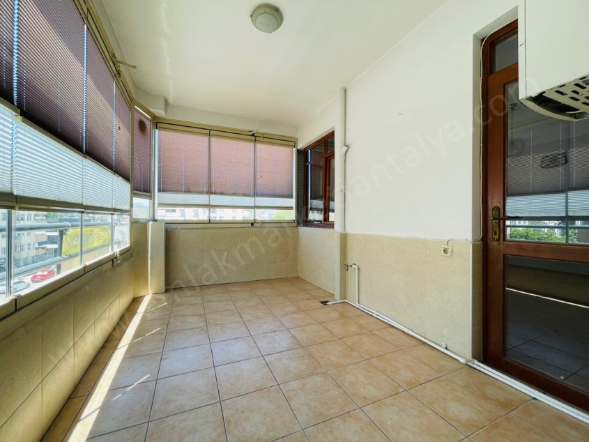 ZERDALİLİĞİN EN MUHTEŞEM LOKASYONUNDA ASANSÖRLÜ AYRI MUTFAK 3+1