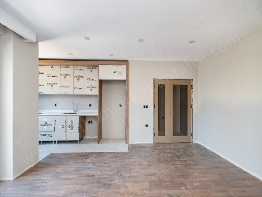 ZERDALİLİKTE KATTA GENİŞ LÜKS 1+1 LER   