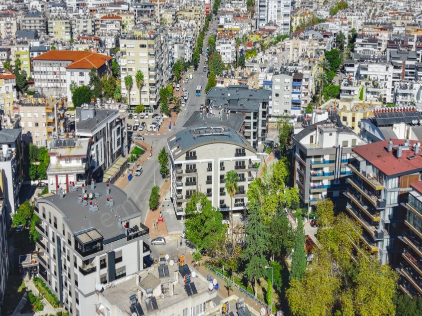 ZERDALİLİKTE KATTA GENİŞ LÜKS 1+1 LER   