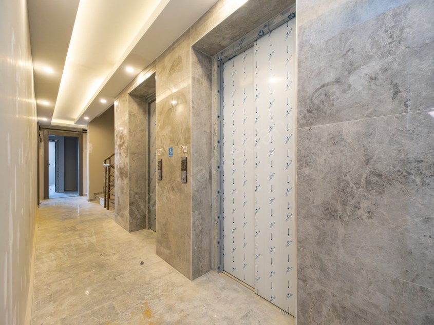 ZERDALİLİKTE KATTA GENİŞ LÜKS 1+1 LER   