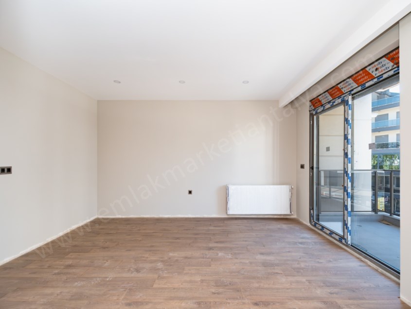 ZERDALİLİKTE KATTA GENİŞ LÜKS 1+1 LER   