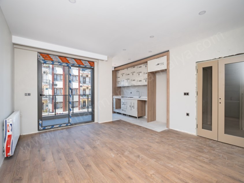 ZERDALİLİKTE KATTA GENİŞ LÜKS 1+1 LER   