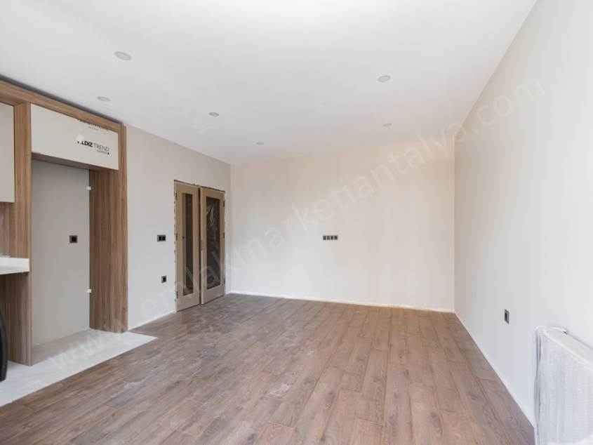 ZERDALİLİKTE KATTA GENİŞ LÜKS 1+1 LER   