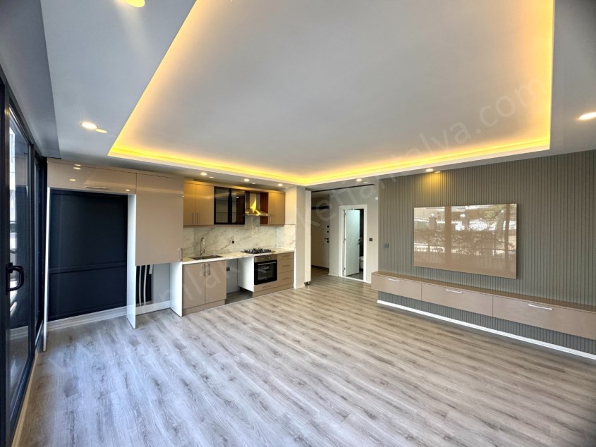 MEYDANKAVAĞINDA FULL YAPILI GENİŞ 3+1 FIRSAT DAİRE