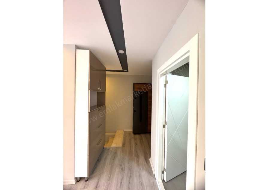 MEYDANKAVAĞINDA FULL YAPILI GENİŞ 3+1 FIRSAT DAİRE