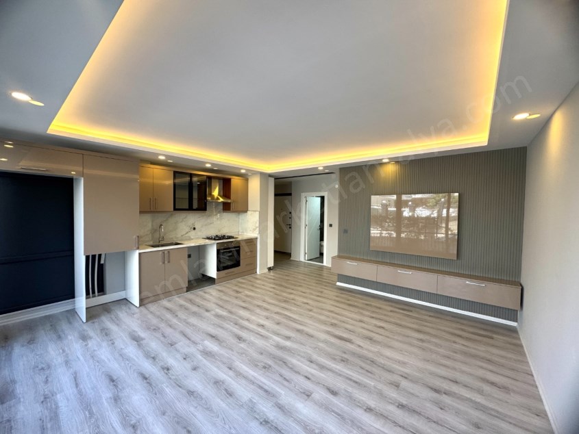 MEYDANKAVAĞINDA FULL YAPILI GENİŞ 3+1 FIRSAT DAİRE