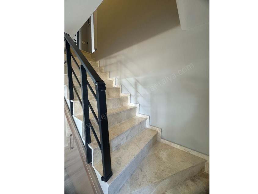 MEYDANKAVAĞINDA FULL YAPILI GENİŞ 3+1 FIRSAT DAİRE