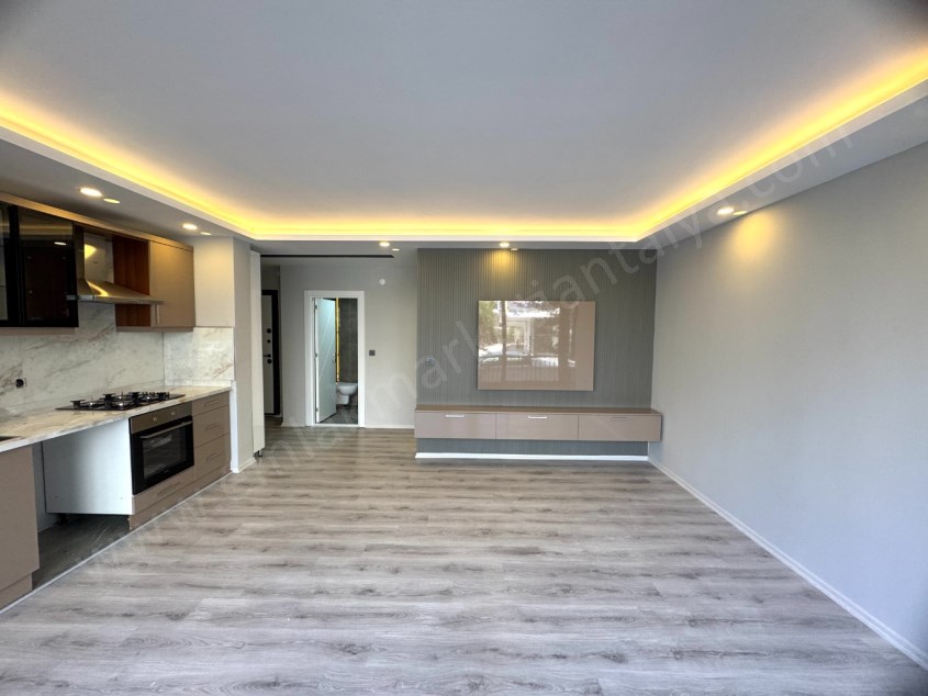 MEYDANKAVAĞINDA FULL YAPILI GENİŞ 3+1 FIRSAT DAİRE