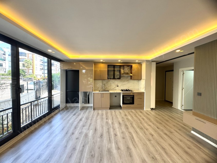 MEYDANKAVAĞINDA FULL YAPILI GENİŞ 3+1 FIRSAT DAİRE