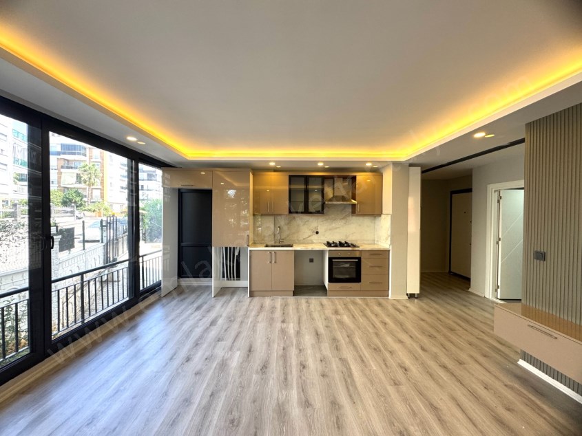MEYDANKAVAĞINDA FULL YAPILI GENİŞ 3+1 FIRSAT DAİRE